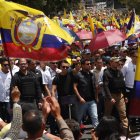 El presidente Noboa durante la marcha en Quito.