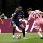 Willian Pacho (c) vuelve a la titularidad de PSG luego de ser sancionado en el Mundial de Clubes.