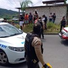 Agentes de la Policía Nacional acordonaron la escena del crimen y recogieron indicios que ayudarán al esclarecer el hecho.