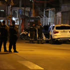 Un vehículo de marca BMW fue revisado por las unidades investigativas luego del crimen.