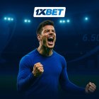 Enzo Maresca da indicaciones durante un partido de pretemporada: el nuevo Chelsea apunta alto en la Premier League.