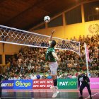 El Coliseo Tsachila de Santo Domingo se llenó para ver la semifinal.