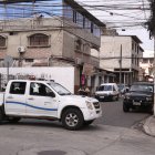 Policías llegaron al sitio para cerrar temporalmente la calle y realizar pericias.