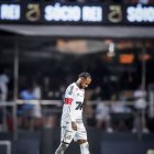 Neymar Jr no ocultó su decepción tras el abultado marcador y terminó llorando.