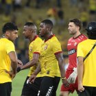 Los rostros de los futbolistas del Barcelona SC tras perder 2-0 ante Macará.