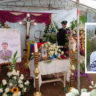 La policía Nicole Chisag fue despedida por sus familiares y compañeros en Santa Rosa de Ambato.