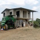 El difunto no tenía una de sus extremidades inferiores y andaba con muletas.