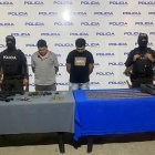 Dos personas fueron detenidas la noche del viernes con el armamento y las municiones.