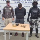 El conductor del carro fue aprehendido por los gendarmes.