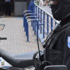 El gendarme es un policía en servicio activo que trabaja en la capital de los ecuatorianos.