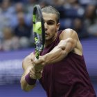 Carlos Alcaraz venció con autoridad al italiano Mattia Bellucci por 6-1, 6-0 y 6-3.