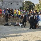 Al hombre le dispararon en circulación y su cuerpo cayó de la motocicleta.