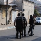 Policías acudieron al sitio para recabar datos, indicios y retirar el cuerpo.