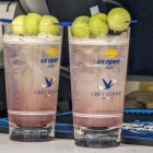 El coctel cuesta $23, barato si se compara con los nuggets de pollo con caviar que son una toda tradición por $ 100.