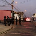 La Policía acordonó la zona para evitar que se contamine la escena del crimen.
