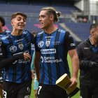 El delantero Claudio Spinelli (c) fue la gran figura al marcar un doblete en la victoria 4-0 de Independiente del Valle sobre Técnico Universitario.