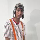 Luisao disfrazado de El Chavo del 8 durante un capítulo de su podcast.