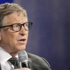 Bill Gates señala que la programación, la biología y la energía seguirán requiriendo juicio humano.
