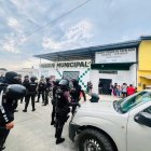 Agentes de Criminalística levantaron el cuerpo de Jandry y lo trasladaron al centro forense de Ventanas.