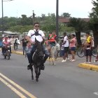 En medio de las risas y reclamos, hicieron un espectáculo con los animales.