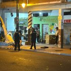 El fallecido quedó sobre la vereda, tapado con una sábana.