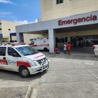 El único sobreviviente de la masacre de Rioverde fue trasladado al hospital Delfina Torres de Concha de Esmeraldas, donde permanece en observación.