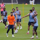 Hernán Galíndez se prepara para custodiar el arco de Ecuador ante Argentina.