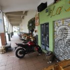 Jonathan Liriano quedó en la calzada, cerca de imágenes y una gruta de la Santa Muerte.