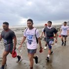 La “Caminata por la Paz” tuvo un recorrido de 23 kilómetros desde el malecón de Las Palmas hasta la playa de Tonsupa.