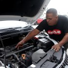 Los inyectores están instalados a un costado del motor, junto a las bujías.