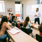 Senescyt abre convocatoria 2025 para 1.000 becas de maestría.