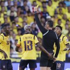 Moisés Caicedo fue expulsado al recibir una segunda tarjeta amarilla ante Argentina.