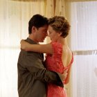 Nelson y Sara, interpretados por Reeves y Theron, viven un romance que marcará sus vidas.