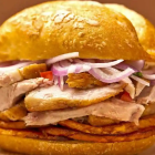 Pan con chicharrón y tamal peruano, el desayuno que conquistó el Mundial de Desayunos de Ibai Llanos.