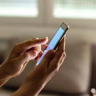 Plataformas digitales permiten a creadores ofrecer compañía, conversaciones íntimas y experiencias personalizadas a cambio de pagos directos.