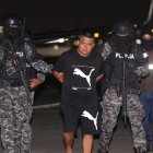 Alias Topo fue llevado a la cárcel la Roca en un convoy de seguridad.