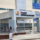 La madre y su pequeño hijo fueron trasladados al hospital Delfina Torres de Concha, en la ciudad de Esmeraldas.