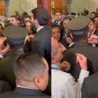 Niels Olsen y Ricardo Patiño protagonizaron un breve intercambio en el ingreso al Pleno.