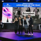 Ecuabet celebró junto a los hinchas su segundo reconocimiento consecutivo