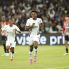 Michael Estrada y su festejo tras marcar el segundo gol de Liga de Quito.