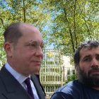 Alexei Schacht, abogado de alias Fito, acompañó a su cliente durante la audiencia de este viernes 19 de septiembre de 2025 en Nueva York.