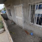 El sicario metió la mano por la ventana y asesinó al menor de edad.