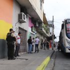 El asalto al bus se registró en la intersección de las calles 17 y Argentina, en Guayaquil.