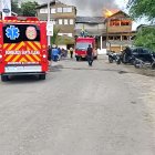 El fuego destruyó un hotel ubicado en el barrio ´El Tigrillo´ del balneario de Montañita