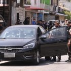 El vehículo en el que se movilizaban los ciudadanos quedó con múltiples orificios de balas, como una muestra de la violencia del ataque.