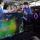 El alcalde de Madrid, José Luis Martínez-Almeida (c) visita el Madrid In Game que recibe a los cuatro equipos clasificados para la final de verano de League of Legends.