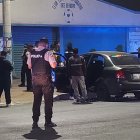 En este auto viajaban las víctimas mortales que fueron atacadas la noche de este viernes en el cantón La Libertad