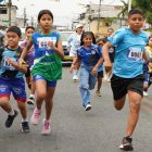 Más de 600 atletas participaron en la Carrera 4K ZUMAR, recorriendo la Av. Manuel Gómez Lince.