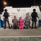 Los tres presuntos secuestradores fueron presentados por la Policía tras su captura y puestos a las órdenes de las autoridades.