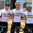 La selección ecuatoriana en el Mundial estuvo integrada por Martín López (i), Richard Carapaz (c) y Jonathan Caicedo.